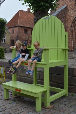 sur le trone